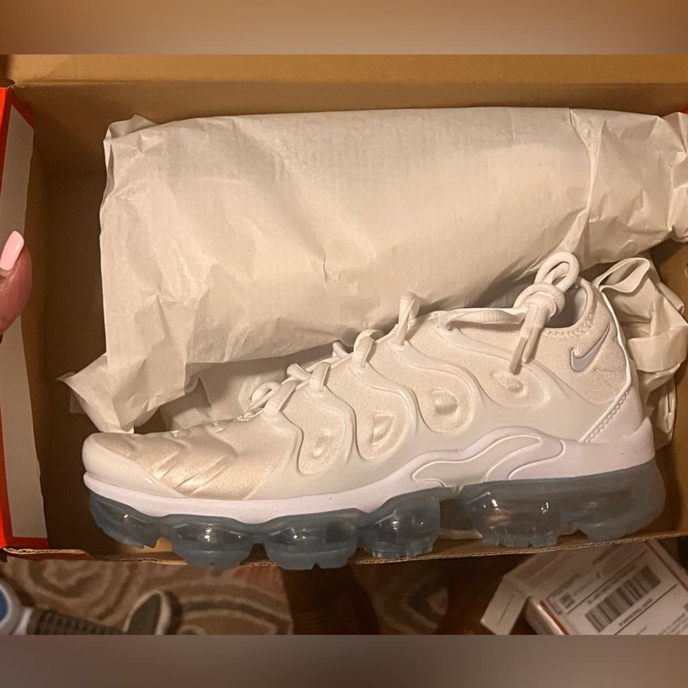 NWT White Vapor Max